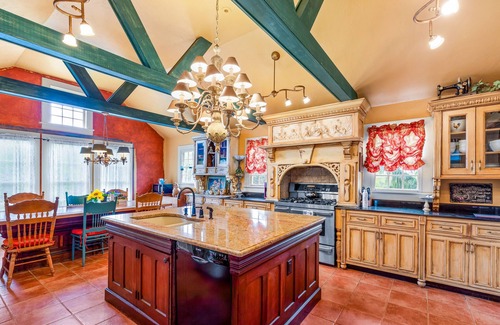 Franklin Springs House | Historic fairytale home & studio with gourmet kitchen, washer/dryer, & AC