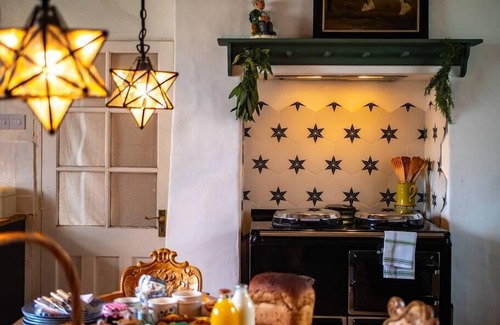 Scunthorpe Other | Historic Farm Cottage with Spa & Catering: up-to 7 guests