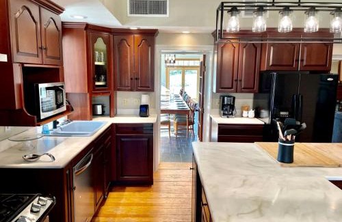 Luray House | Historic Farm Cottage Perfect for Groups and Horseback Riding in Virginia