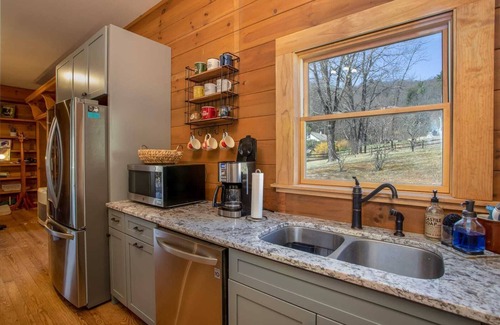 Apple Ridge Cabin | Historic Farmhouse with 6 Acres of Fun