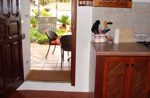 La Victoria de Acentejo House | Historic Finca with sea and Teide views, private pool + barbecue, a gem
