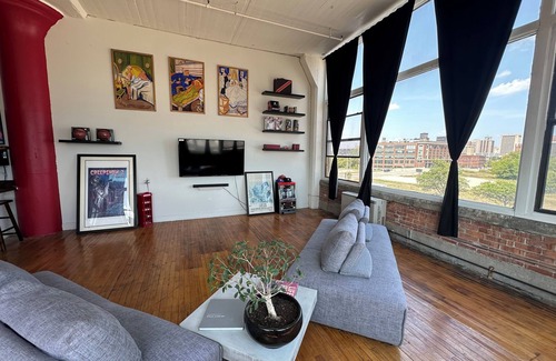 Detroit Apartment | Historic Gem w/Iconic Views!