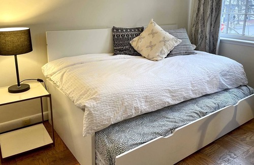 Georgetown House | Historic Georgetown Rowhome ~ Slps 5!