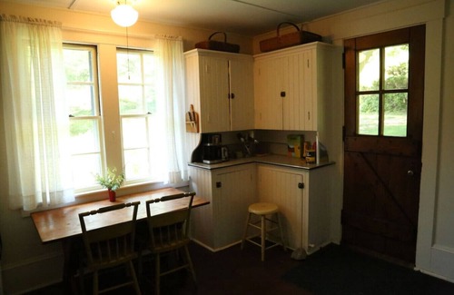 Bristol House | Historic Getaway with Private Beach Access