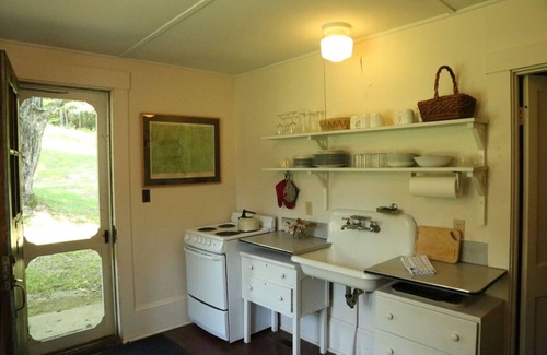Bristol House | Historic Getaway with Private Beach Access
