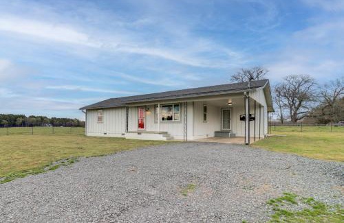 Higden House | Historic Greers Ferry Home Less Than 2 Mi to Shiloh Marina