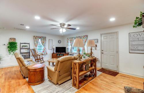 Higden House | Historic Greers Ferry Home Less Than 2 Mi to Shiloh Marina