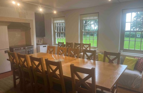 Tadcaster House | Historic Hall Wing nr York Leeds Free Hot tub