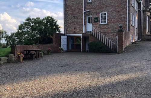 Tadcaster House | Historic Hall Wing nr York Leeds Free Hot tub