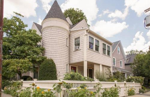 Observatory Hill Apartment | Historic Harvard & MIT Victorian