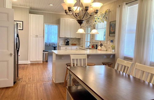Richmond Hill House | Historic Henry Ford built charming 3-bedroom house in center of Richmnd Hill.