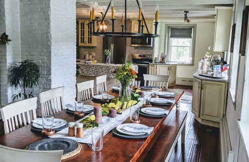Paradise House | Historic Hideout - Unique Getaway in Amish Country with HOT TUB