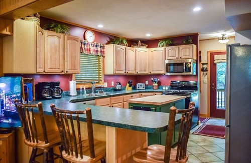 Inlet Cottage | Historic Highland Cottage - 4th Lake