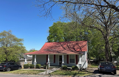 Cleveland House | Historic Highland Retreat n Near Lee University & n Downtown Cleveland