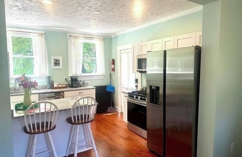 Shelbyville House | Historic home freshly renovated on the Bourbon Trail
