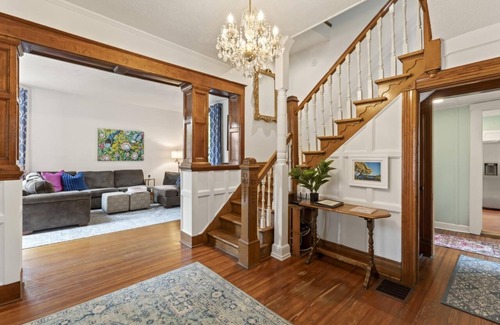 Shelbyville House | Historic home freshly renovated on the Bourbon Trail