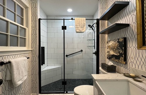 Columbus House | Historic home from 1835 restored with sensible modern touches.