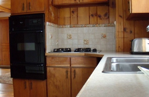 Waterbury Center House | Historic home in Vermont Ski Country
