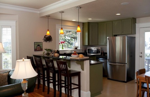 Newport House | Historic Home in Heart of Nye Beach with Ocean Views & Private Outdoor Hot Tub