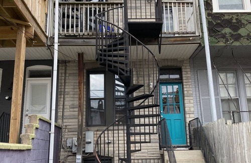 Highlandtown House | Historic Home in Safe Neighborhood - Private parking pad included!