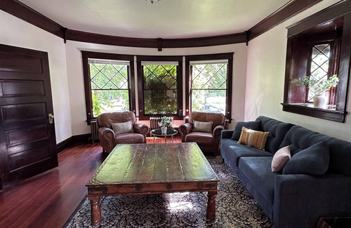 Garden District House | Historic home in downtown Coeur d' Alene - 10 minute walk to the lake.