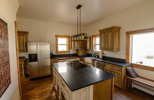 Idaho Springs House | Historic Home in Idaho Springs, steps to downtown. 4bedrooms 2 bathroomsnb