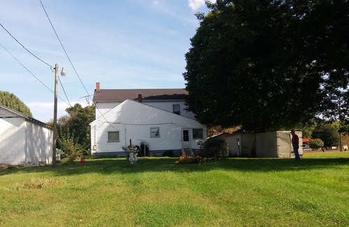 Woodburn House | Historic Home in Woodburn - Sleeps 7!