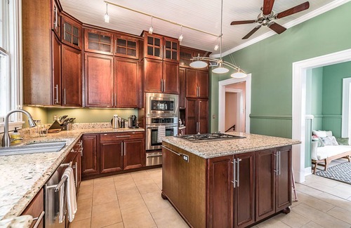 Historic District House | Historic Home Overlooking the Beaufort River Located on Bay St - Sleeps 10