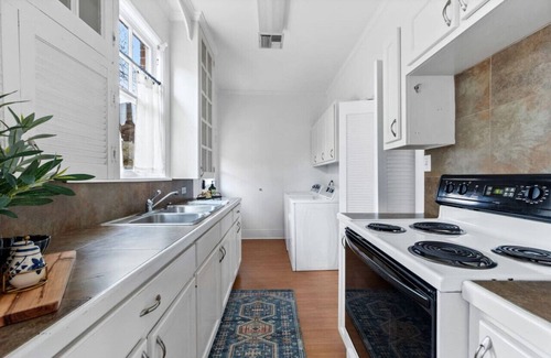New Iberia House | Historic Home w/a Fresh Look - Downtown