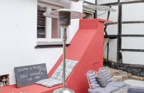 Kettwig House | Historic House Kettwig center w Private Patio