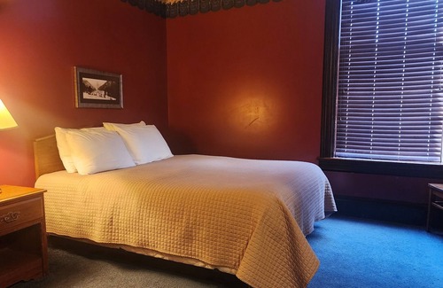 Deadwood Hotel | Historic Iron Horse Inn