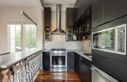 Radcliffeborough Apartment | Historic Kitchen House Downtown near Upper King St
