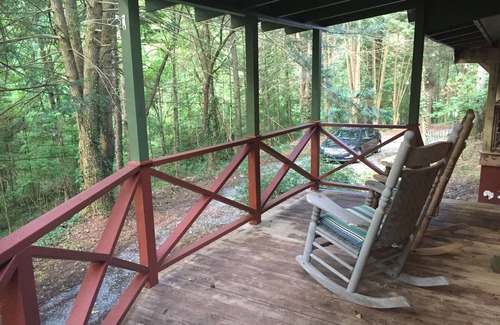 Lakemont House | Historic Lakemont Cabin Near Lake Rabun - 3 bdrm/2bath