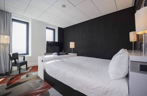 Leiden Hotel | Historic Leiden Room with Indoor Swimming Pool Near Cultural Sites