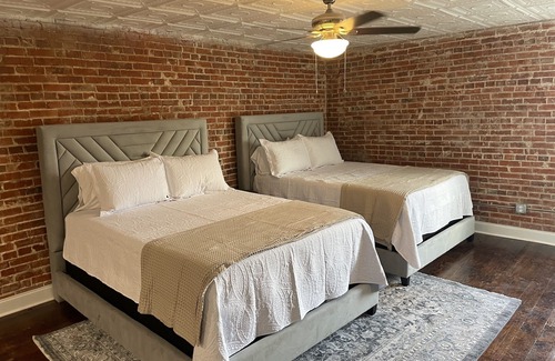 Rayne Apartment | Historic Loft apartment sleeps 6