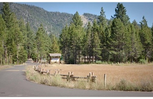 Tahoe Meadows Cabin | Historic log cabin with private beach access in historic district