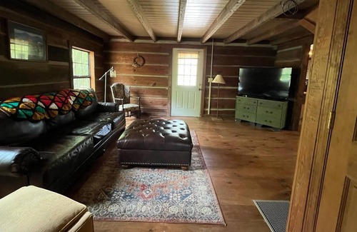 Chatsworth Cabin | Historic Log Cabin near Fort Mountain, Chatsworth, Ellijay and Dalton!