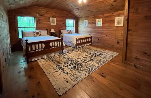 Chatsworth Cabin | Historic Log Cabin near Fort Mountain, Chatsworth, Ellijay and Dalton!