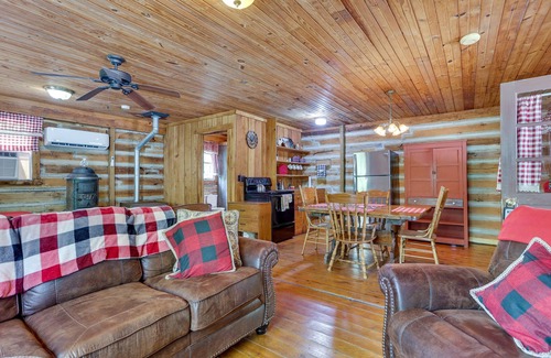 Taswell Apartment | Historic Log Cabin w/Porch Near Patoka Lake!