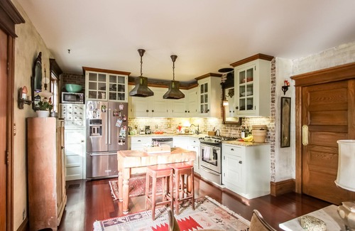Wildwood Crest Villa | Historic Luxury Condo with POOL & modern amenities in Wildwood Crest, NJ