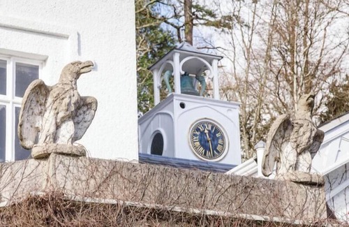 Menai Bridge House | Historic Manor that sleeps 20 with Sauna, Hot tub, Spa facilities, Games room, library, cinema room