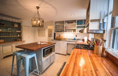 Chiltonville House | Historic Manor with Amazing Cape Cod Bay Views, Walk to Town, Pool & Hot Tub
