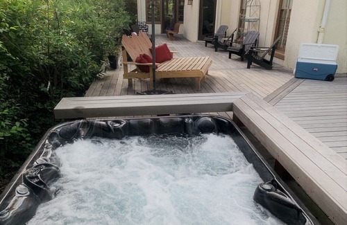 Cherokee Triangle House | Historic Mansion All Modern Amenities, Huge deck,Fire Pit, Hot Tub, Walk to Dine