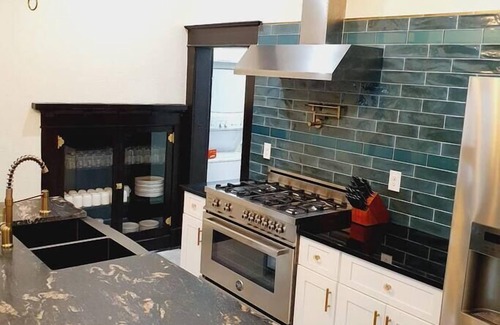 Midtown House | Historic Mansion near The Pearl, sleeps 14!