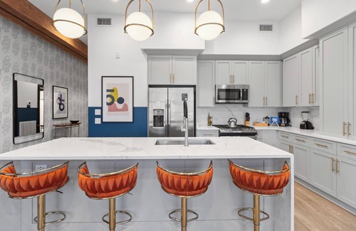 Faubourg Lafayette Hotel | Historic Meets Modern–2 Bd/2BA Condo | Gym | Gameroom | Rooftop Pool | Prime Location