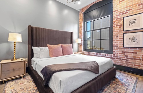 Faubourg Lafayette Hotel | Historic Meets Modern–2 Bd/2BA Condo | Gym | Gameroom | Rooftop Pool | Prime Location