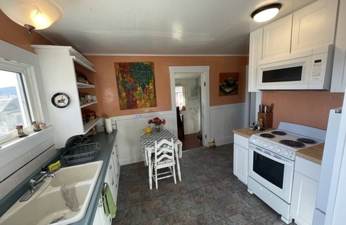 Philipsburg House | Historic Montana Cottage With Modern Amenities. Five minute walk to Main Street.