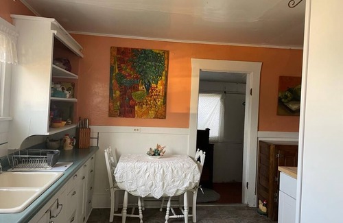 Philipsburg House | Historic Montana Cottage With Modern Amenities. Five minute walk to Main Street.