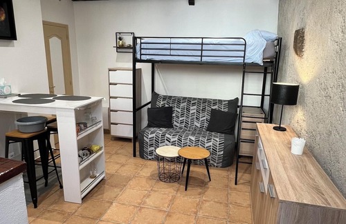 Clermont-Ferrand Apartment | Historic Montferrand Studio
