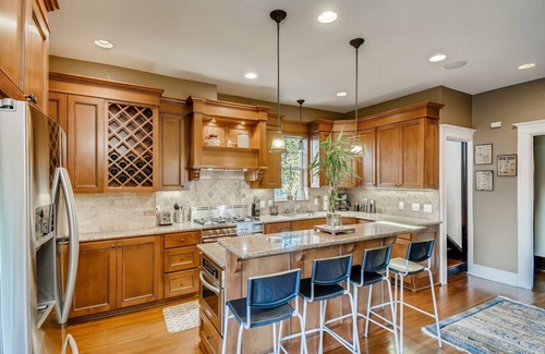 Portland House | Historic Mott Sisters Style Salon-Near Moda Center